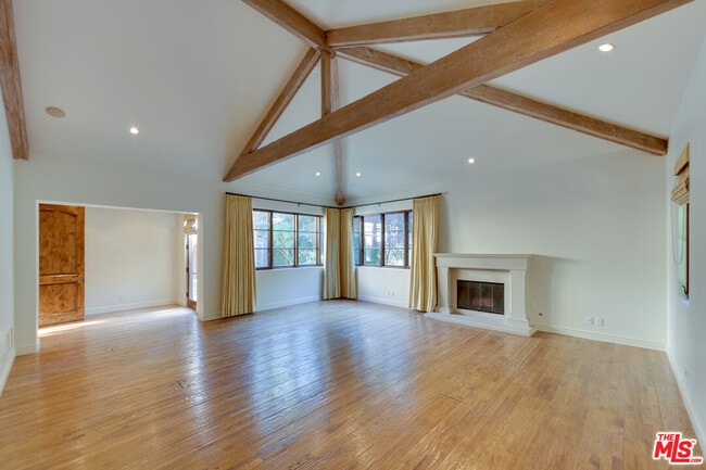 Building Photo - 9530 Hidden Valley Rd