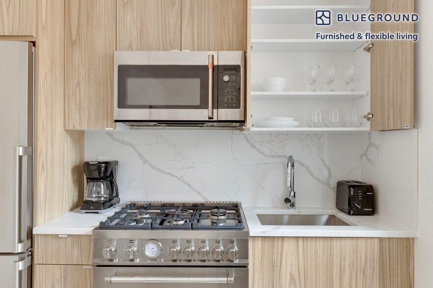 Building Photo - 138 E 38th St