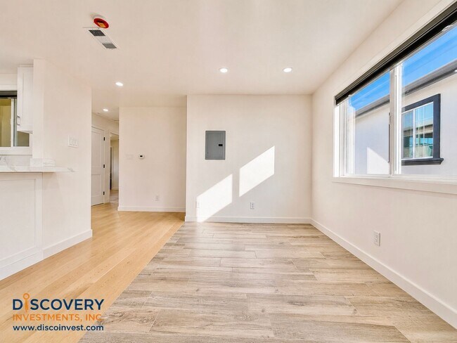 Building Photo - 3939 Midvale Ave