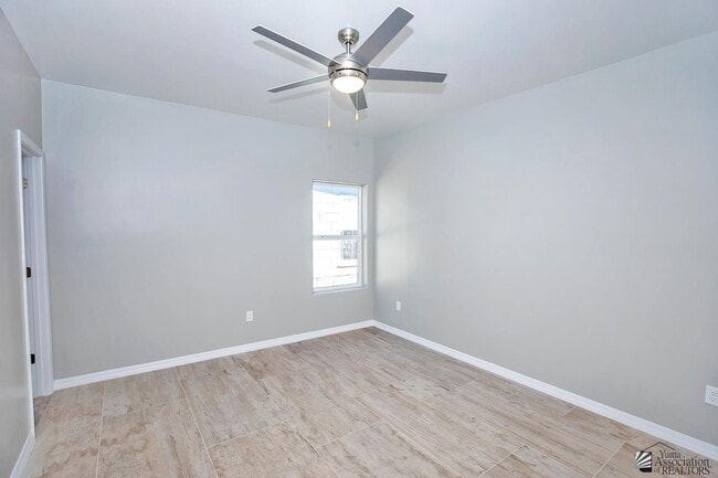 Building Photo - 643 S Orange Ave