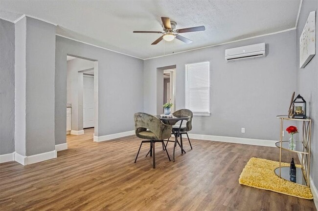 Building Photo - 1704 Cairo Ave