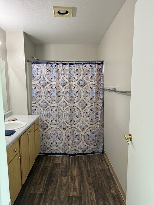 Building Photo - Life Just Got Better Come See For Yourself At Powell Court Apartments!!