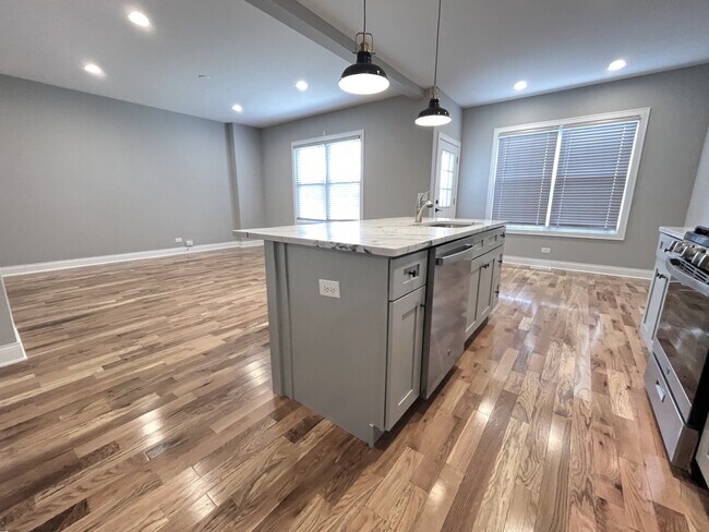 Building Photo - 739 Quail Ln