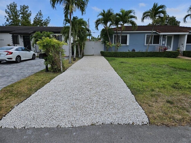 Building Photo - 6860 SW 27th St