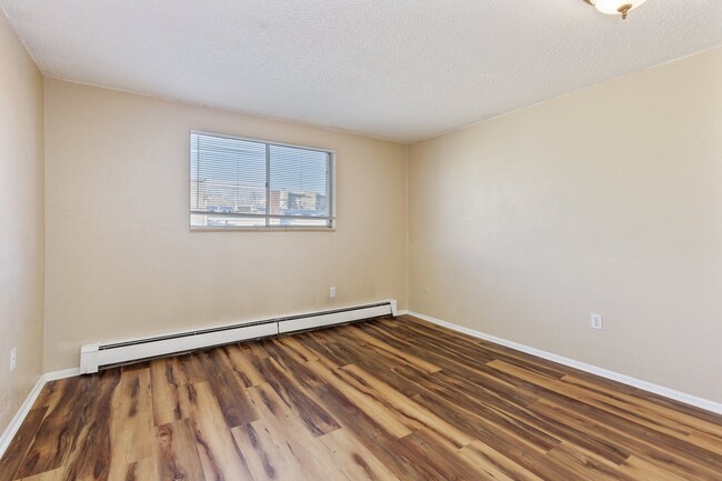 Building Photo - Spacious 1 Bedroom in Capitol Hill!