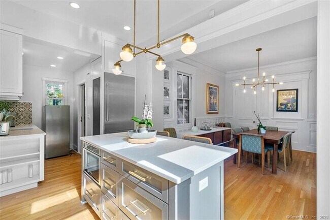 Building Photo - 20 Academy St