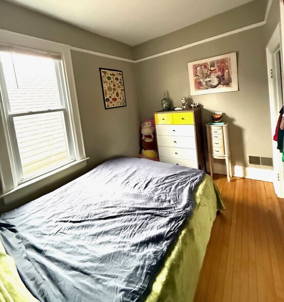 Building Photo - 919 E Clarke St