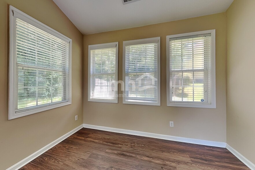 Building Photo - 1852 Clear Springs Ln