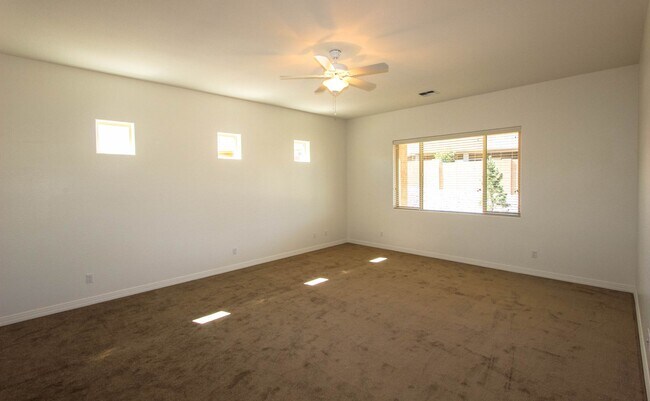 Building Photo - Granville Home with 3 Car Garage