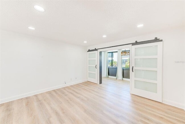 Building Photo - 215 Valencia Blvd