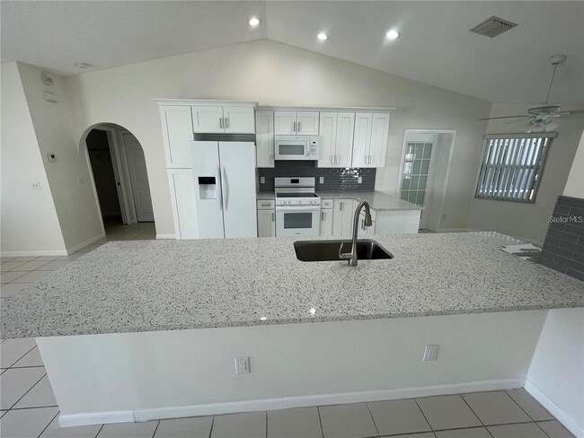 Building Photo - 9 Birchwood Pl