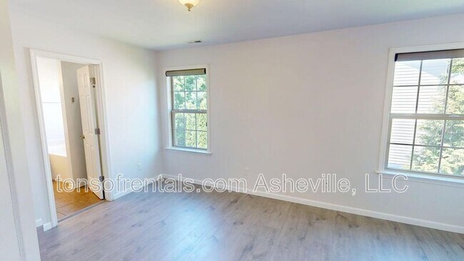 Building Photo - 33 Mallard Run Dr