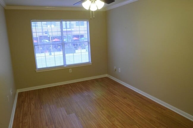 Building Photo - 501 W 26th St