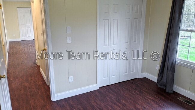 Building Photo - 3 Bed / 1 Bath House