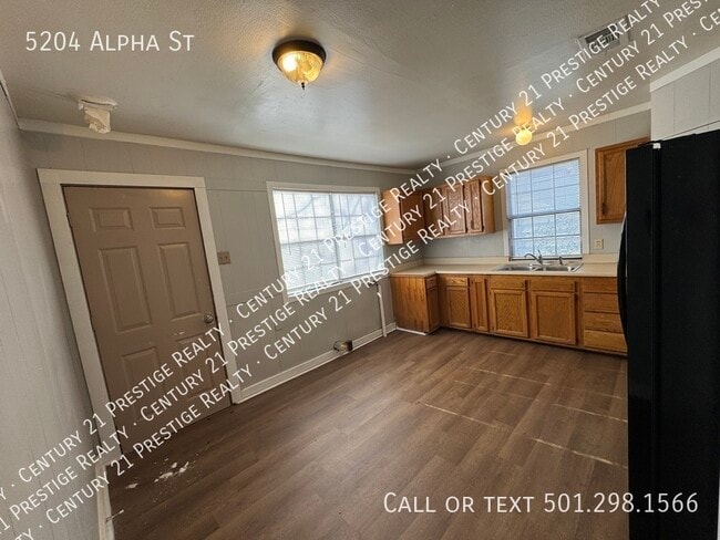 Building Photo - 5204 Alpha St