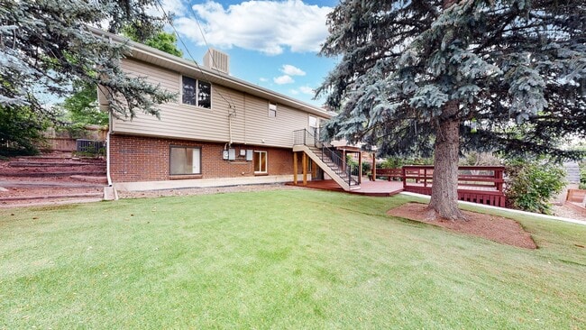 Building Photo - Amazing 4 Bed/3 Bath SFH Backing to Walnut...