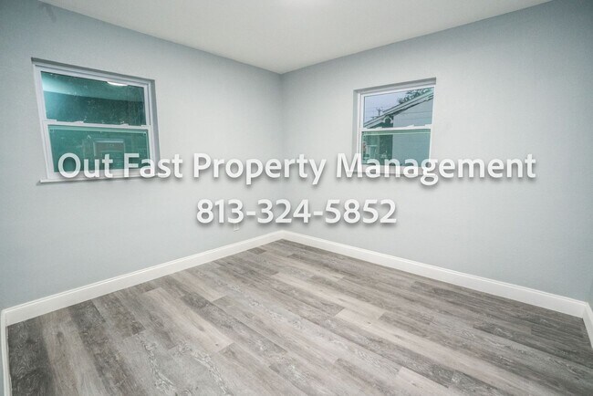 Building Photo - Bright Corner-Lot Home Near Bayshore and City Conveniences