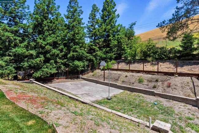 Building Photo - 2324 Saddleback Dr