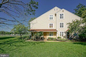 Building Photo - 366A Delancey Pl