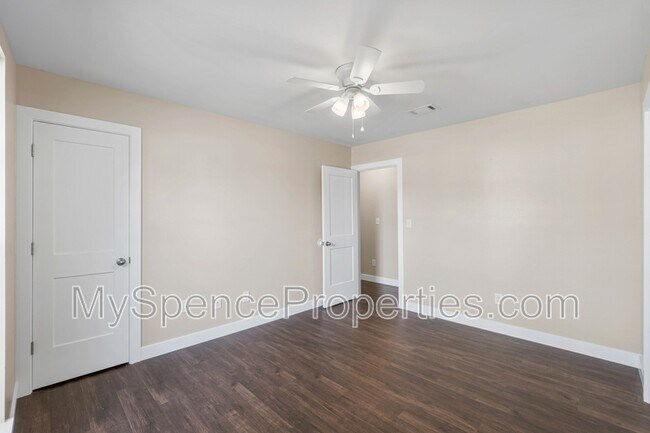 Building Photo - 102 Hollow Cove