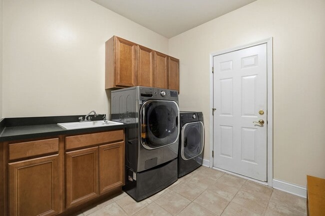 Building Photo - 408 N White Deer Trail