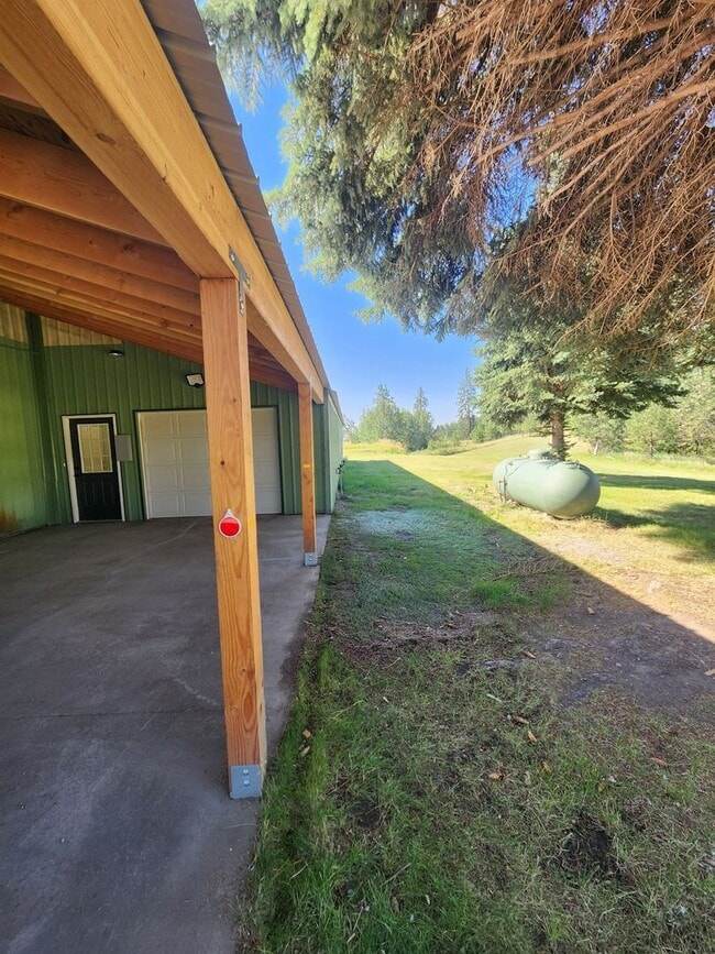 Building Photo - Awesome single-level studio with ample sto...