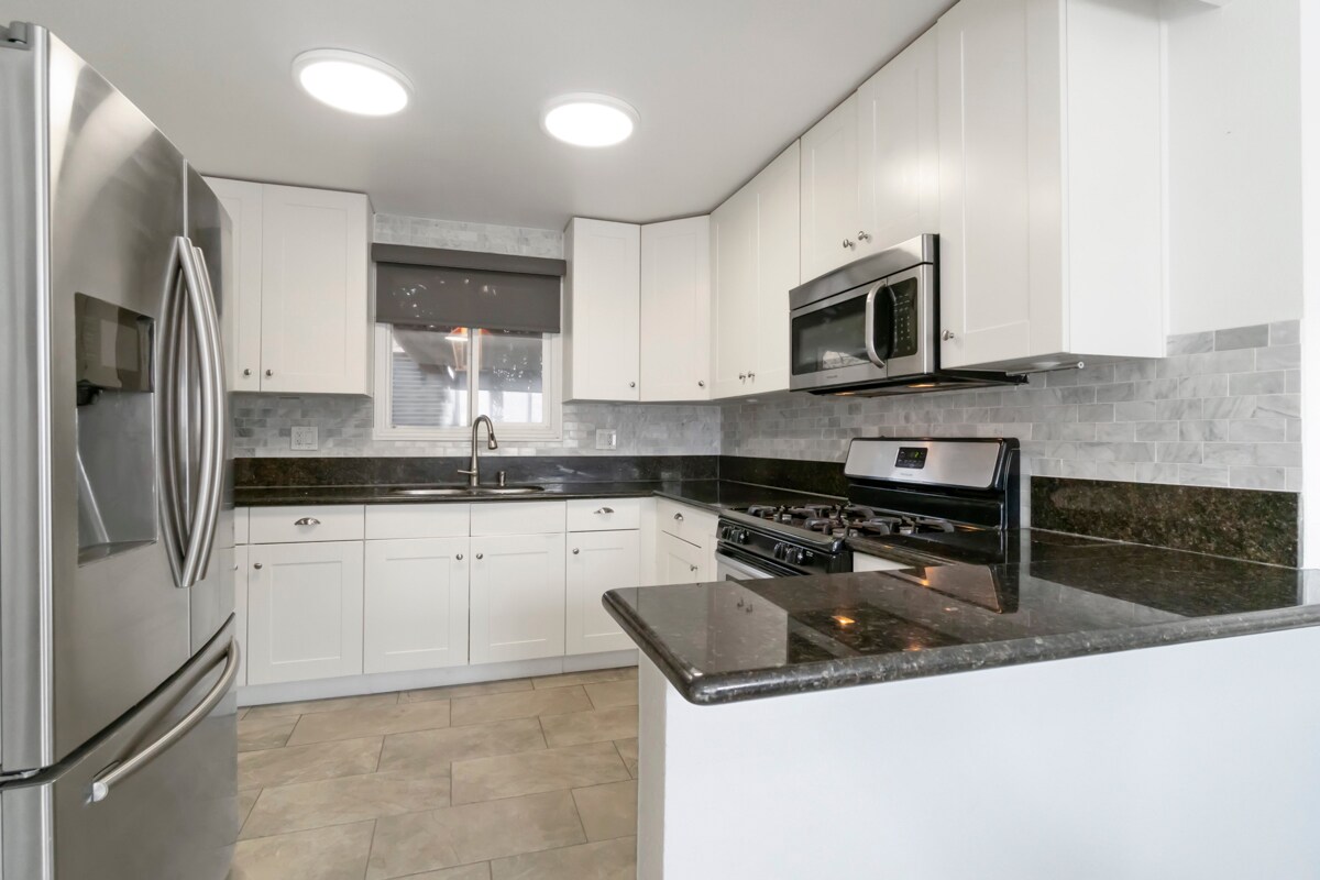 Building Photo - 3539 Caspian Ave