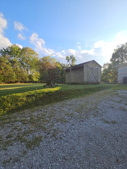 Building Photo - 7035 Hwy 1643