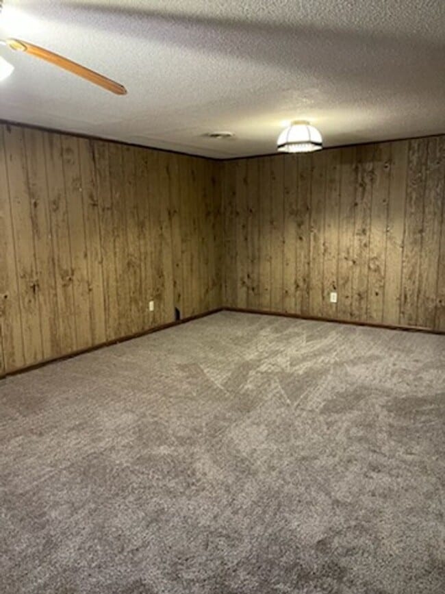 Building Photo - SINGLE FAMILY HOME