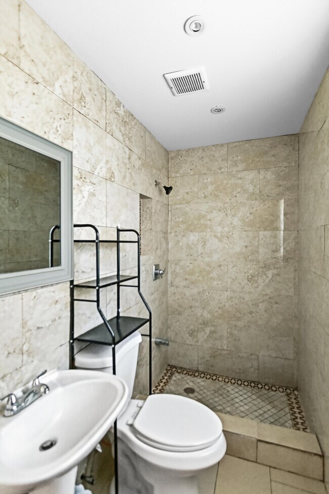 Building Photo - 2748 SW 46th Ct