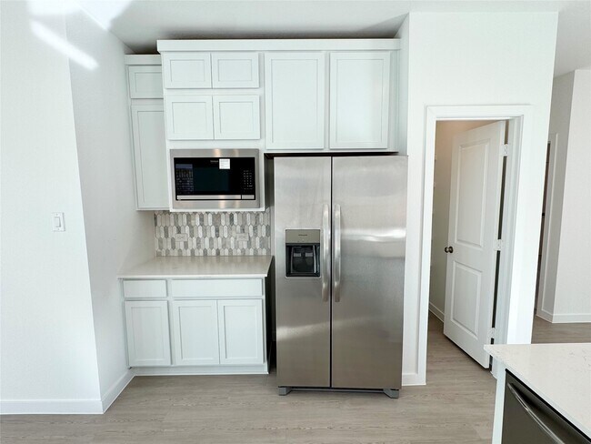 Building Photo - 5835 Majestic Sky Dr