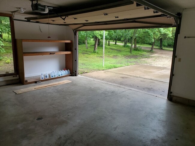 Building Photo - Secluded luxury cabin in woods with private lake! Great Central location between Topeka & Lawrenc...