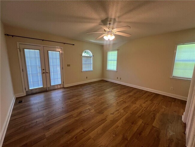 Building Photo - 1304 Pine Valley Rd