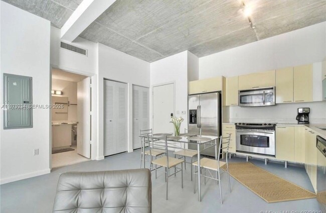 Building Photo - 234 NE 3rd St