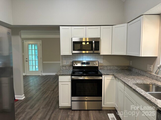 Building Photo - 1617 Sugar Hollow Dr