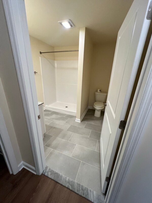 Building Photo - 540 Northend Dr