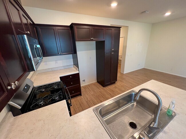 Building Photo - 2 bedroom Condo with a LOFT located in Menifee!