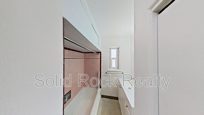 Building Photo - 1520 E Pikes Peak Ave