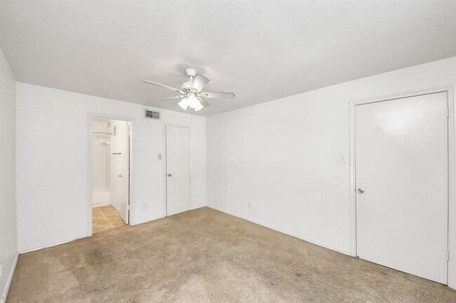 Building Photo - 10757 Braes Bend Dr