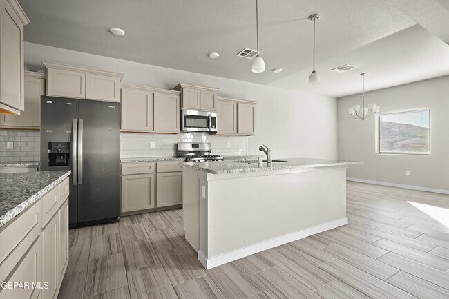 Building Photo - 13900 Villa Vista Ave