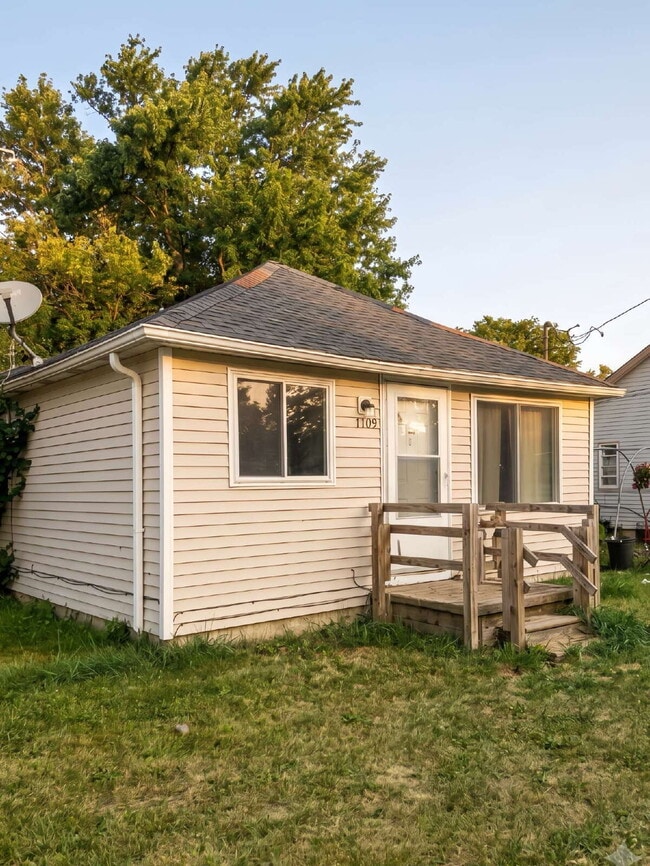 Building Photo - Cozy 2-Bedroom, 1-Bath Home for Rent in Mount Morris!