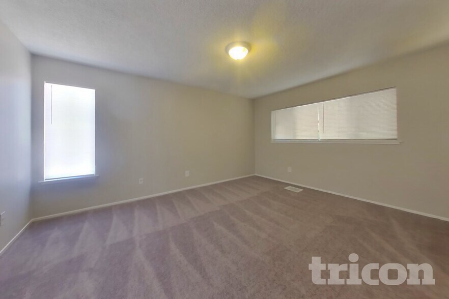 Building Photo - 1344 Shaddick Dr