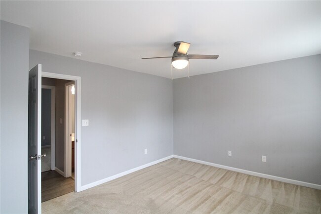Building Photo - 440 Wild Oak Dr