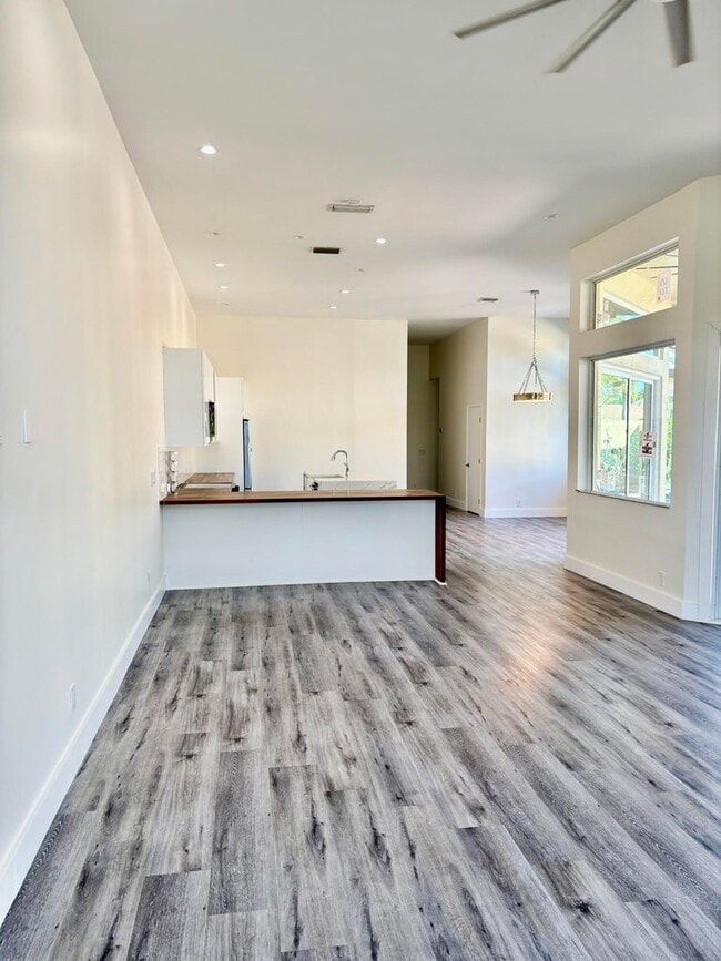 Building Photo - 5865 NW 125th Ave