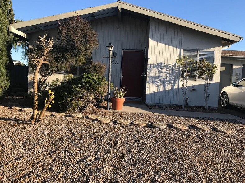 Primary Photo - 3231 Coral Dr
