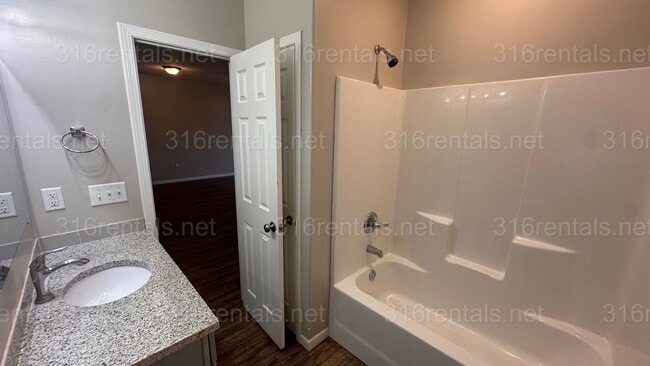 Building Photo - 449 S Longbranch Dr