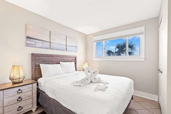 Building Photo - 8743 Thomas Dr