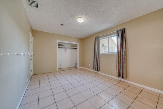 Building Photo - 12220 NE Miami Pl