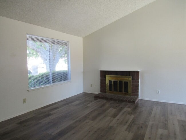 Building Photo - Cozy West Lancaster Home