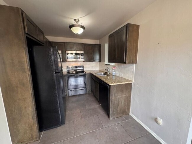 Building Photo - 6929 Mayberry Ln